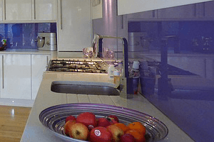 חיפוי זכוכית למטבח צבעוני